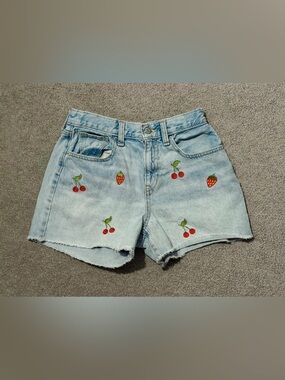 Kids/Girls Old Navy Light Wash Embroidered Fruit Denim Shorts - Kids 16